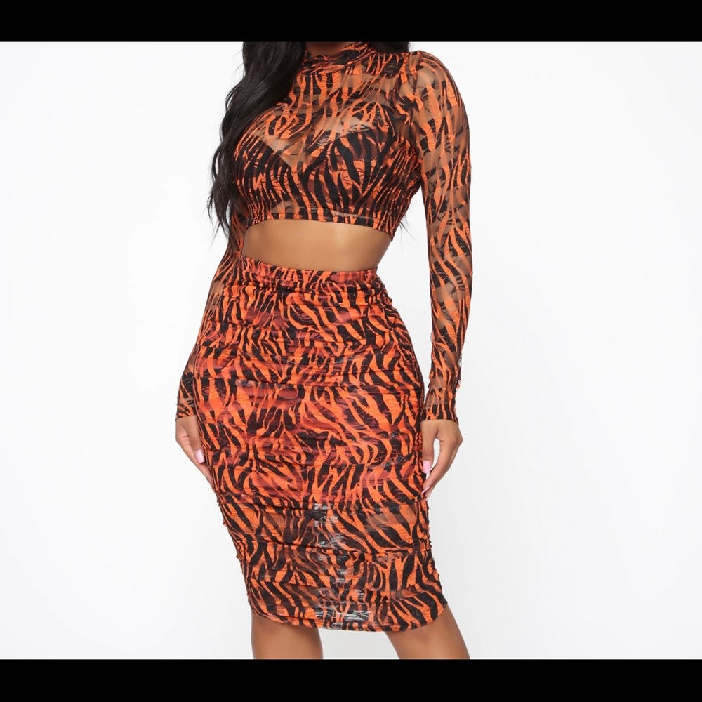 Skirt set ! SIZE L. Perfect for going out with friends !